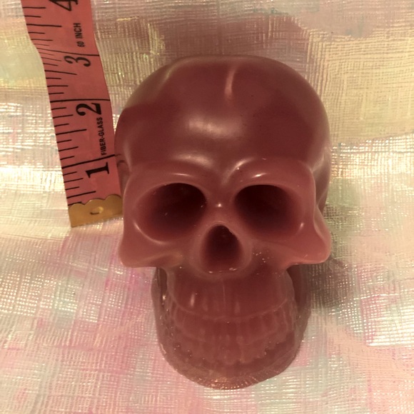 Hand poured 💀skull candle 🕯Black Cherry scent🍒 - Picture 4 of 6
